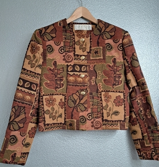 Doncaster Button Down Cropped Jacket - Picture 9 of 10